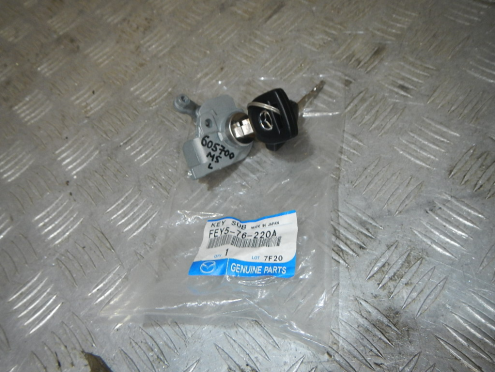 Вставка замка двери лев., Mazda (Мазда)-5 (CR) (05-10)