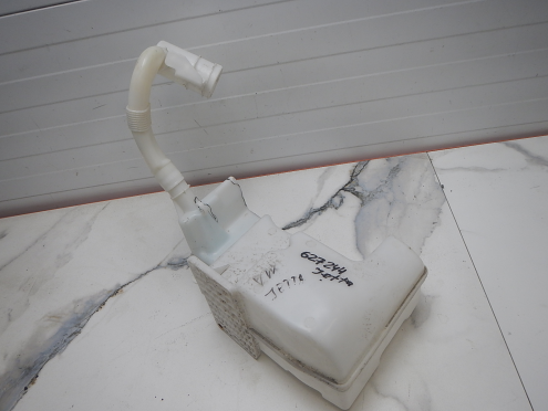 Фотография Бачок омывателя лобового стекла, Volkswagen (Фольксваген)-JETTA (11-18)