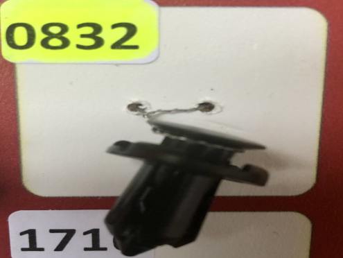 Автокрепеж 0832)