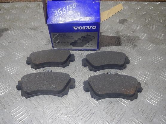 Колодки тормозные (передние), Volvo (Вольво)-S40 (-04)