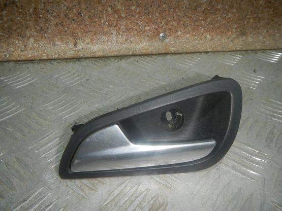 Ручка двери внутренняя левая, Ford (Форд)-FOCUS 3 (11-)