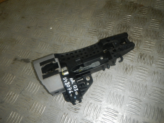 Кронштейн ручки, Audi (Ауди)-Q3 (8U) (12-18)