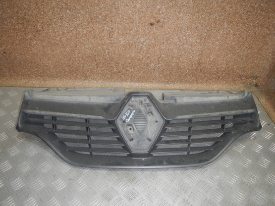 Решетка радиатора, Renault (Рено)-SANDERO (14-)